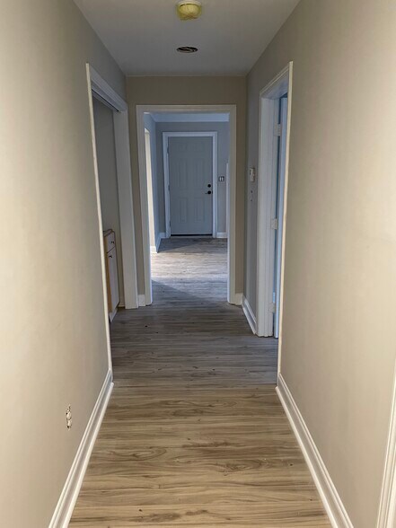 More Photos Of 1508 Remount Rd, Charlotte Showroom For Lease