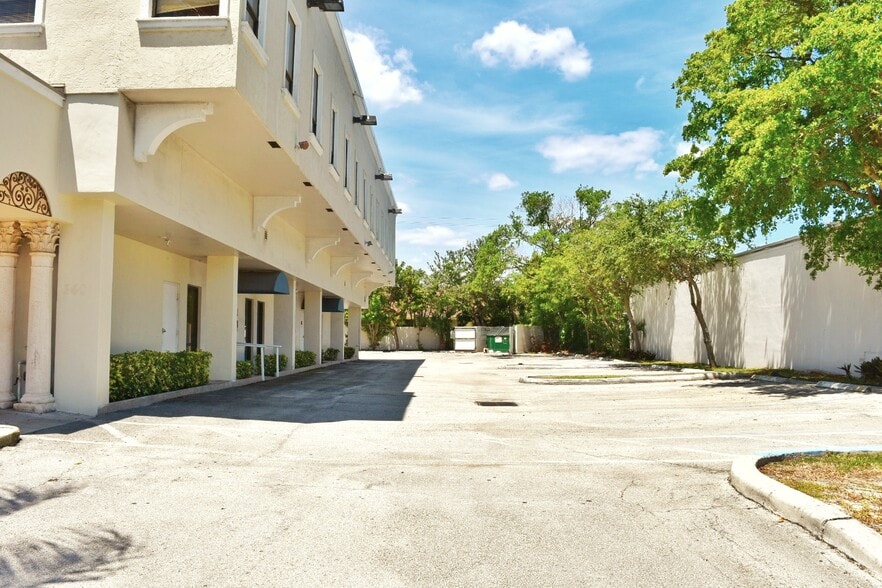 More Photos Of 3401 N Federal Hwy, Boca Raton Office For Lease