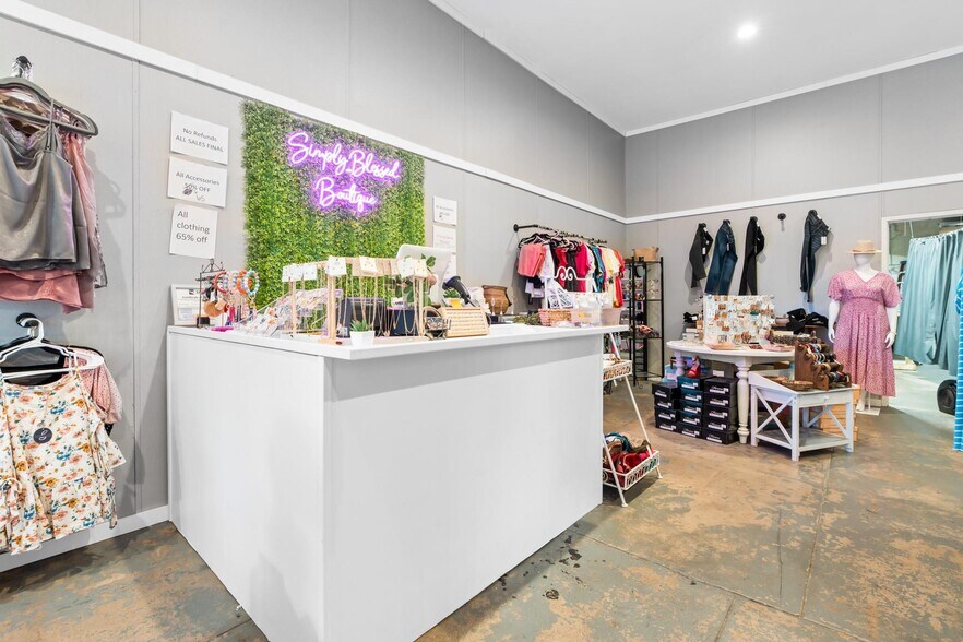 More Photos Of 102 W Elm St, Hillsboro Storefront Retail Office For Sale