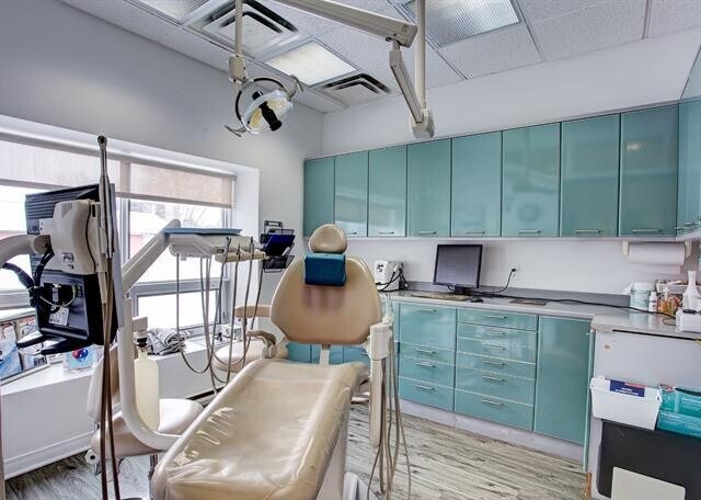 More Photos Of 15700 Boul Gouin O, Montréal Office For Sale