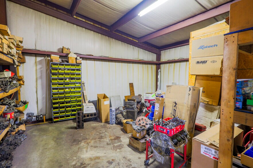 More Photos Of 1111 Mount Tabor Rd, Hartselle Showroom For Sale