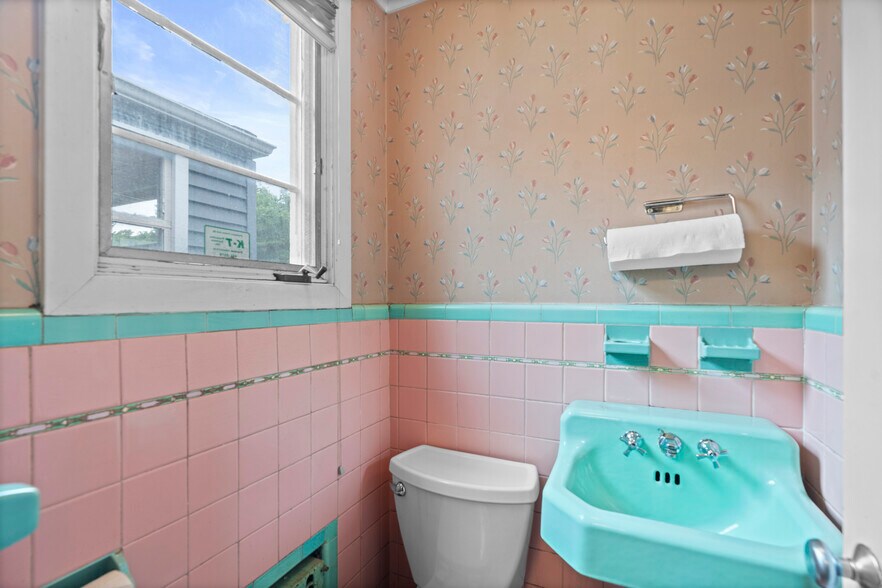 More Photos Of 1481 Chapel St, New Haven Office For Sale