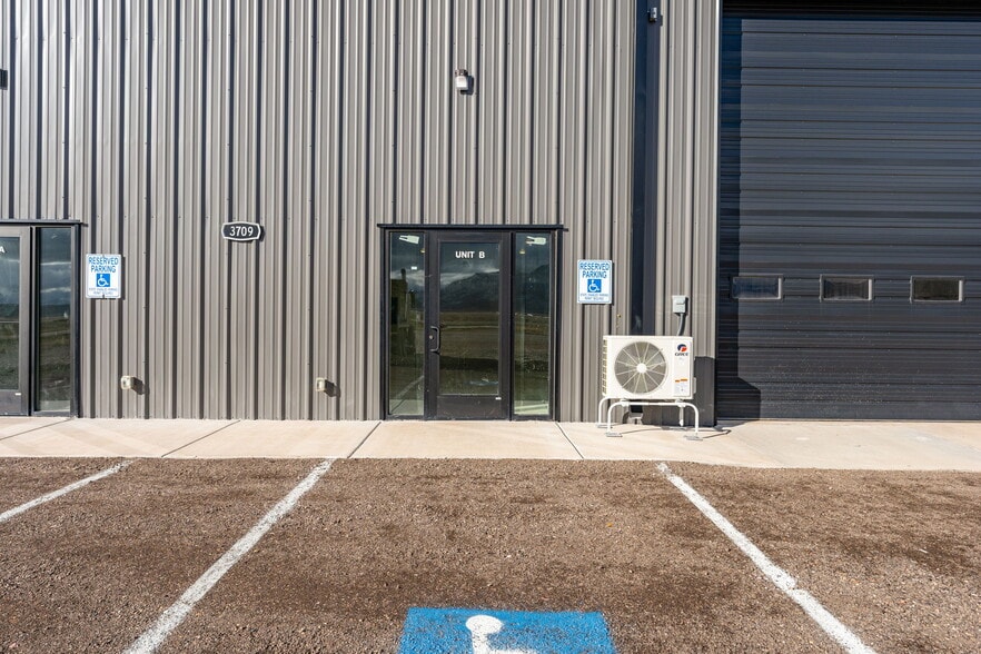 More Photos Of 3709 5650 w, Cedar City Industrial For Lease