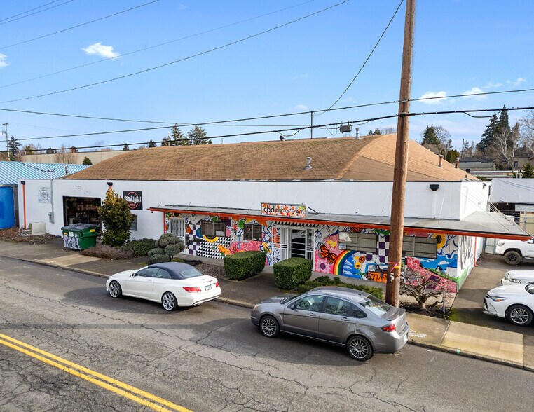 More Photos Of 4610 SE 26th Ave, Portland Service For Sale