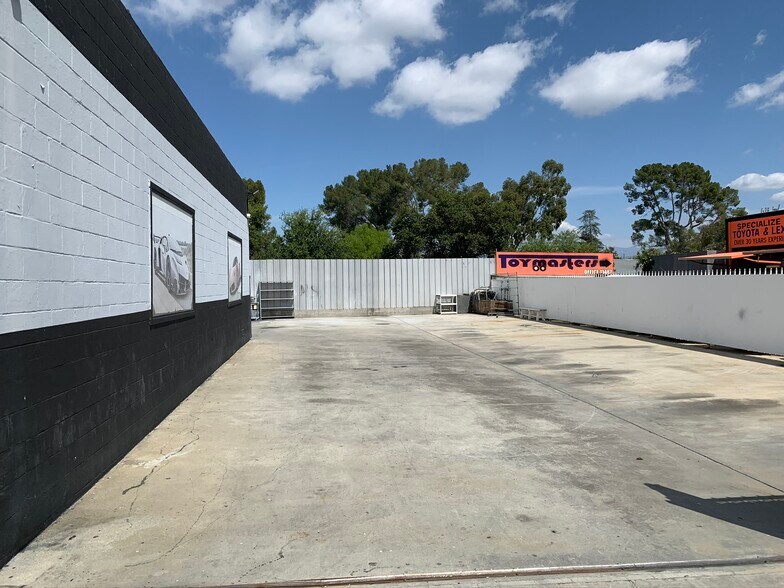 More Photos Of 11481 Ventura Blvd, Studio City Auto Repair For Lease