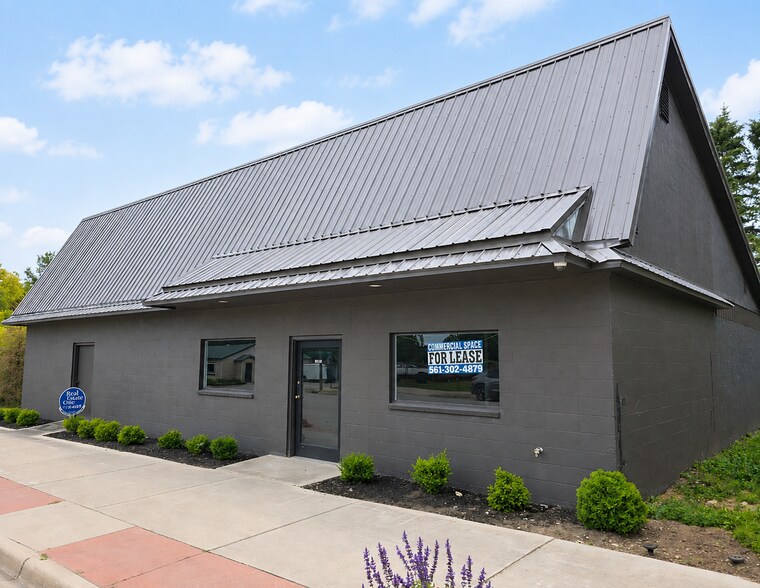 Primary Photo Of 14821 Thompson Ave, Thompsonville Freestanding For Sale