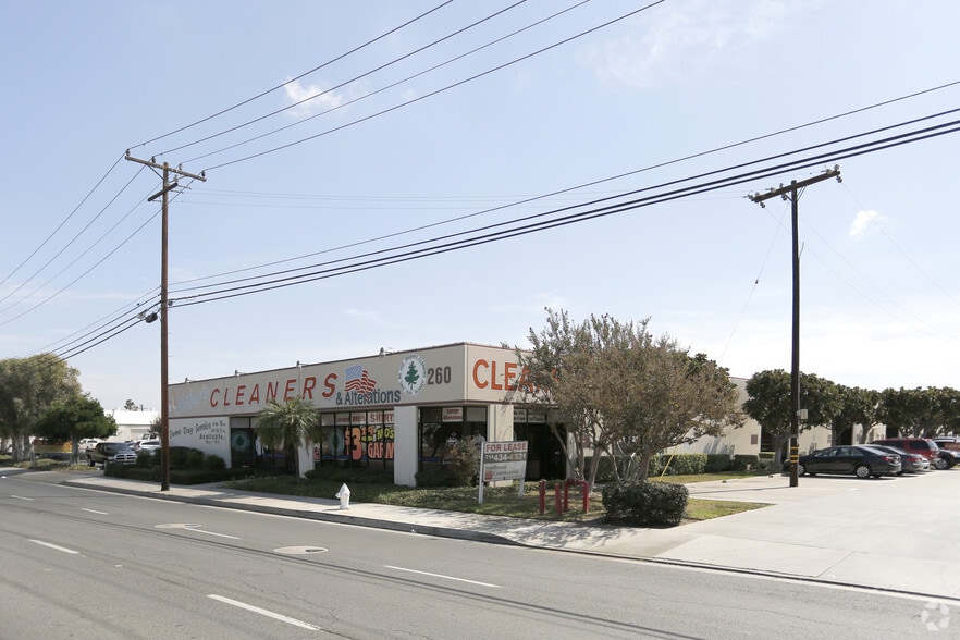 More Photos Of 260 E Dyer Rd, Santa Ana Light Manufacturing For Lease