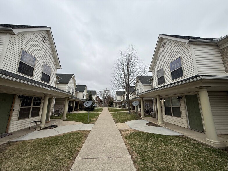 More Photos Of 8931 Mount Elliott St, Detroit Apartments For Sale