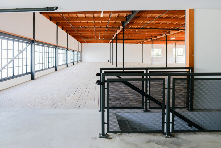 More Photos Of 4000-4010 Chevy Chase Dr, Los Angeles Unknown For Lease