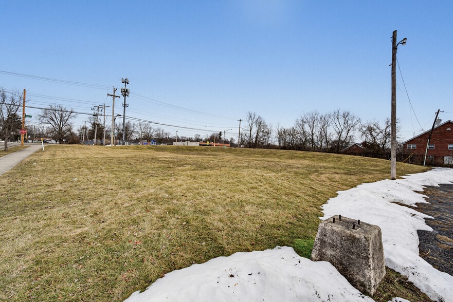 More Photos Of 2060 Brentnell Ave, Columbus Freestanding For Sale