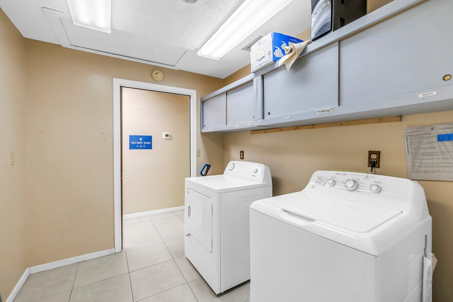 More Photos Of 1745 S Highland Ave, Clearwater Medical For Sale