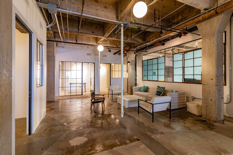 More Photos Of 837 N Spring St, Los Angeles Office For Sale