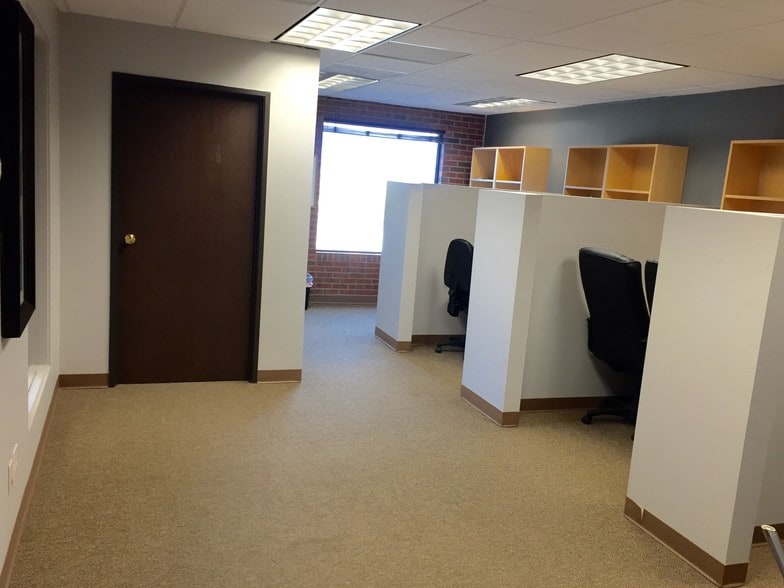 More Photos Of 3001 S Jamaica Ct, Aurora Office Residential For Sale