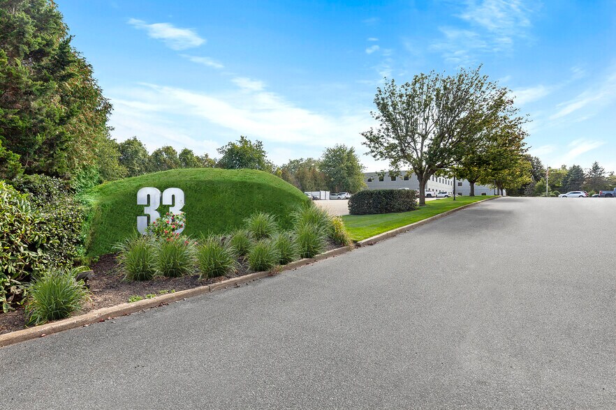 More Photos Of 33 Flying Point Rd, Southampton Office For Lease