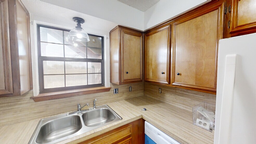 More Photos Of 402 SE 6th St, Andrews Apartments For Sale