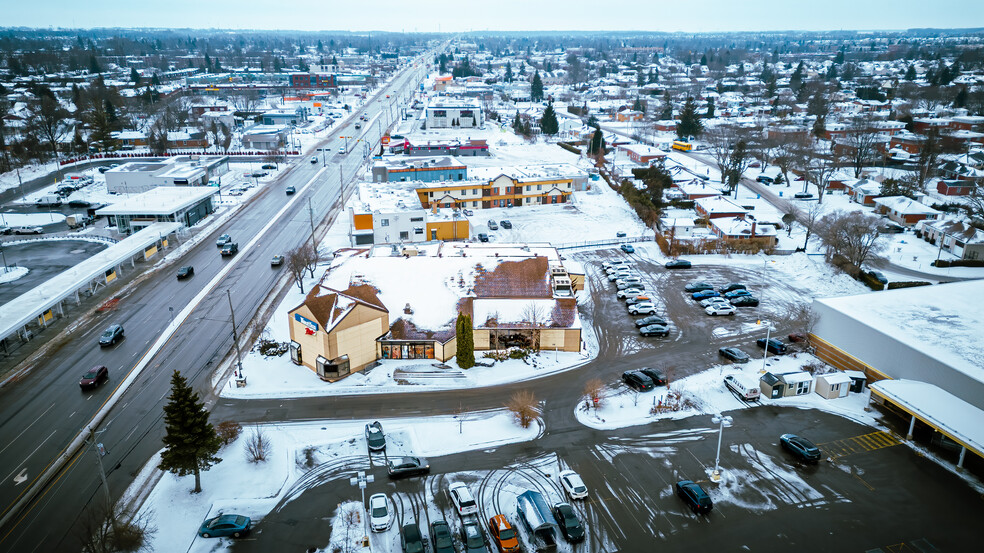 Primary Photo Of 47 Boul Saint-Jean-Baptiste, Châteauguay Sports And Entertainment For Lease