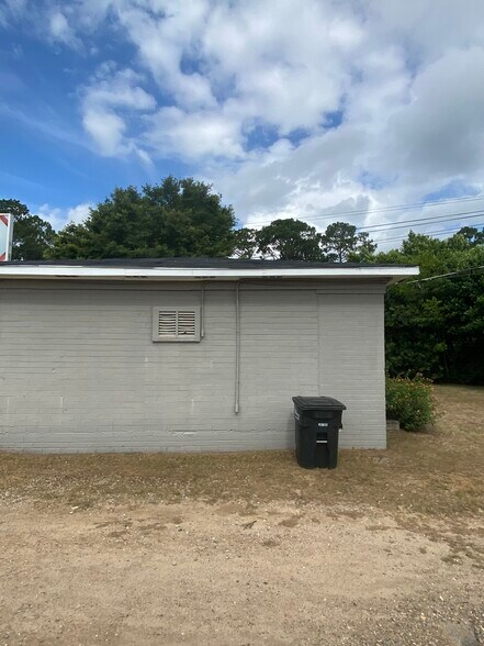 More Photos Of 1103 W Gordon Ave, Albany General Retail For Sale