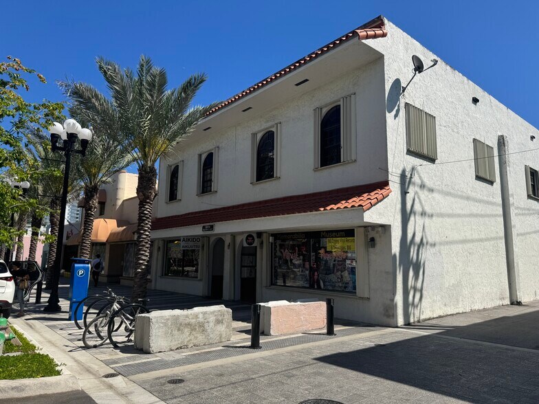 Primary Photo Of 2028 Hollywood Blvd, Hollywood Storefront Retail Residential For Lease