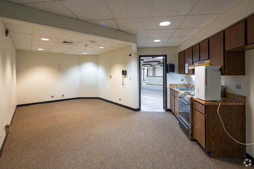 More Photos Of 20900 S Western Ave, Olympia Fields Bank For Sale