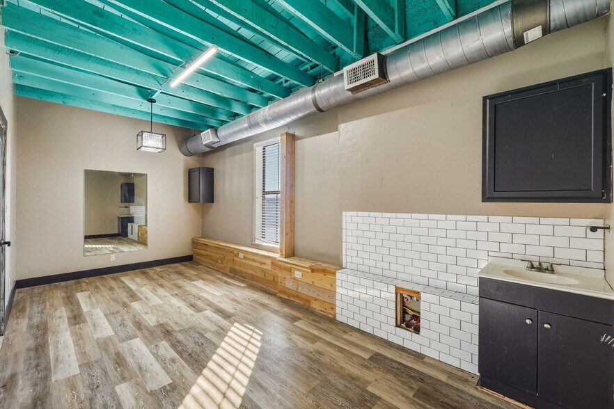 More Photos Of 318 N Chadbourne St, San Angelo Storefront For Sale