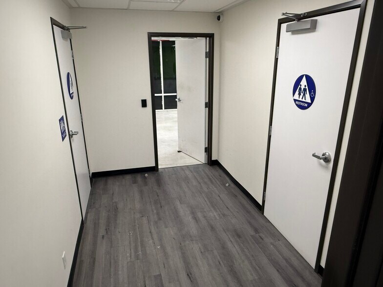 More Photos Of 32475 Date Palm Dr, Cathedral City Freestanding For Lease