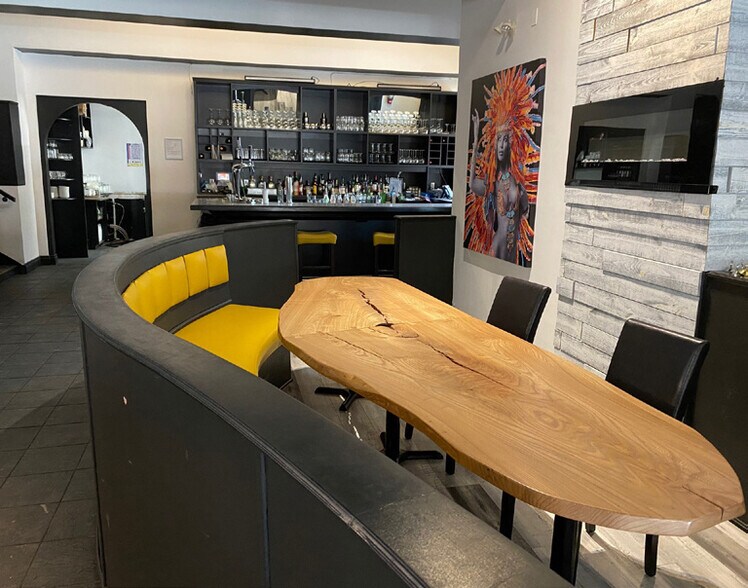 More Photos Of 45 King St, London General Retail For Lease