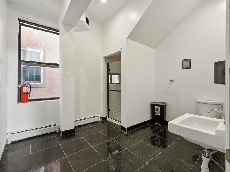 More Photos Of 538-540 62nd St, West New York Loft Creative Space For Lease