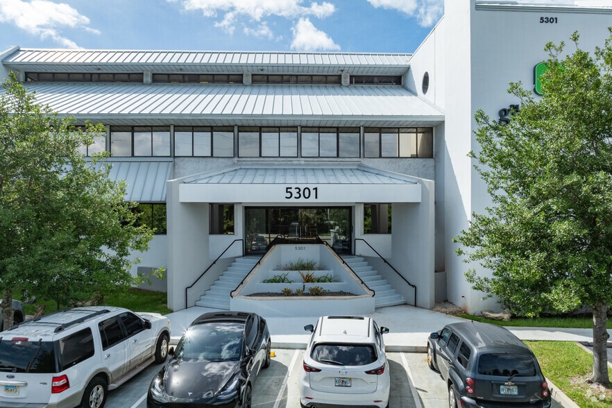 More Photos Of 5301 N Federal Hwy, Boca Raton Office For Lease