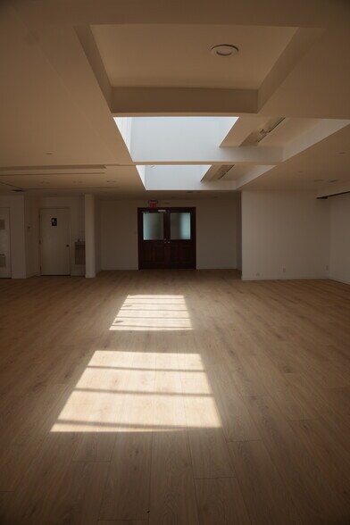 More Photos Of 261 S Robertson Blvd, Beverly Hills Storefront Retail Office For Sale