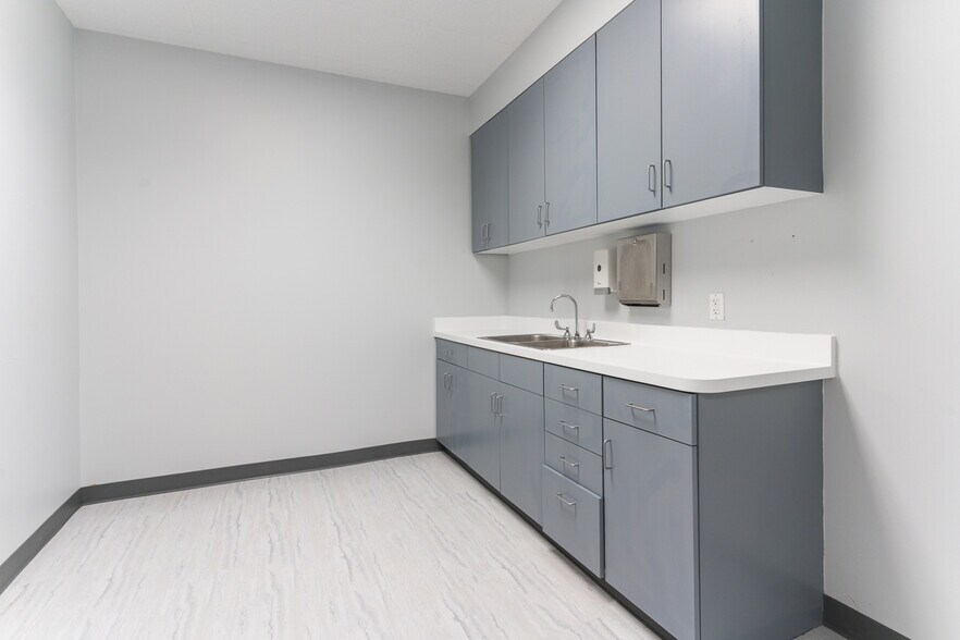 More Photos Of 11360 Pembrooke Sq, Waldorf Medical For Lease