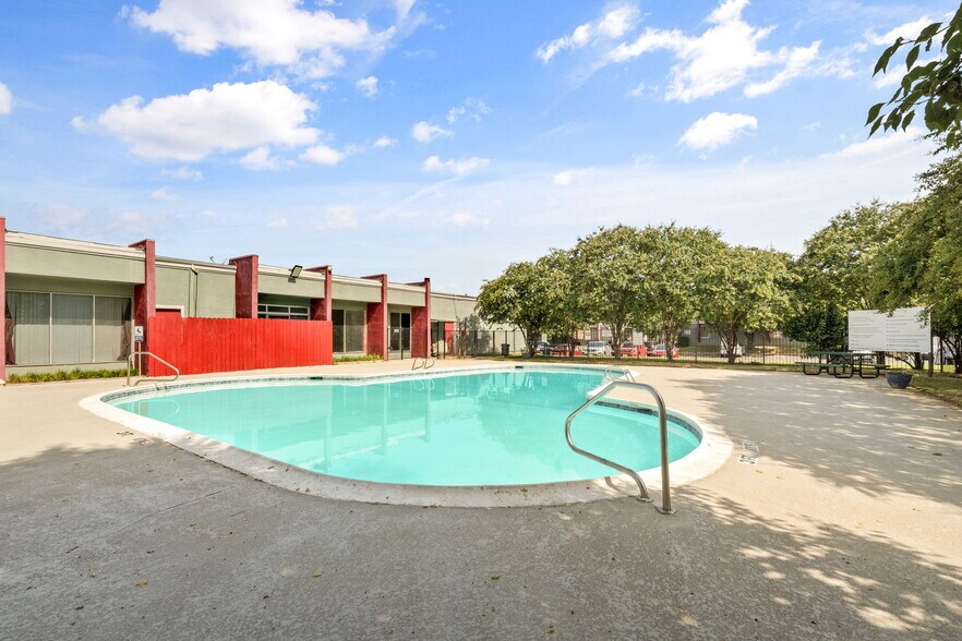 More Photos Of 5901 S Calloway Dr, Fort Worth Multifamily For Sale