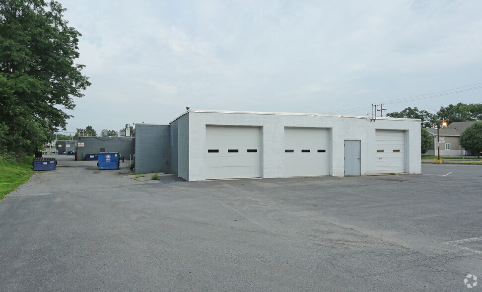More Photos Of 1702 Chrisler Ave, Schenectady Freestanding For Lease