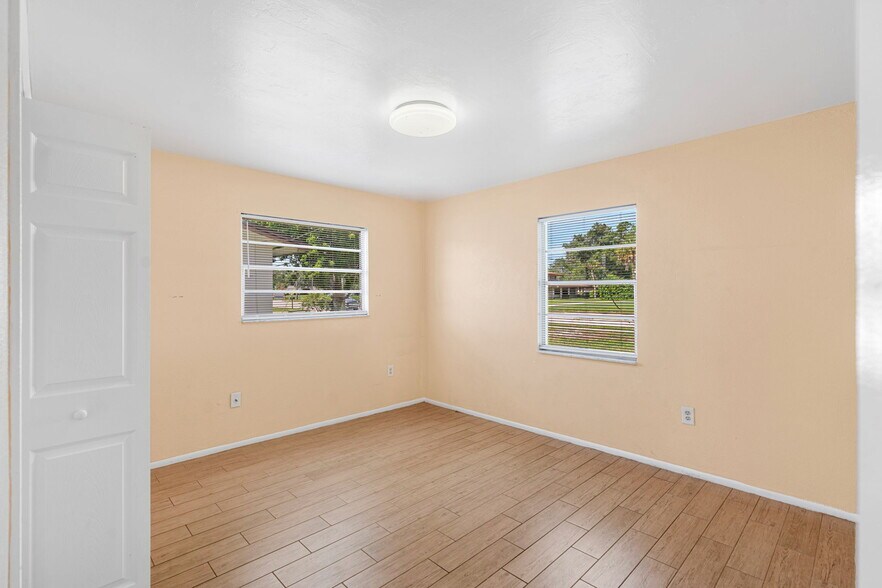 More Photos Of 5518 25th St W, Bradenton Apartments For Sale