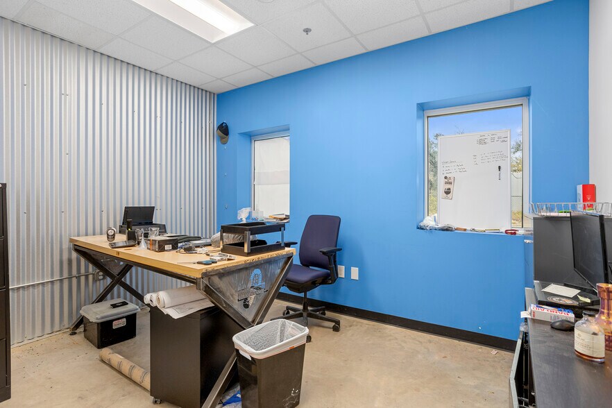 More Photos Of 2702 Fort Worth Hwy, Hudson Oaks Warehouse For Sale