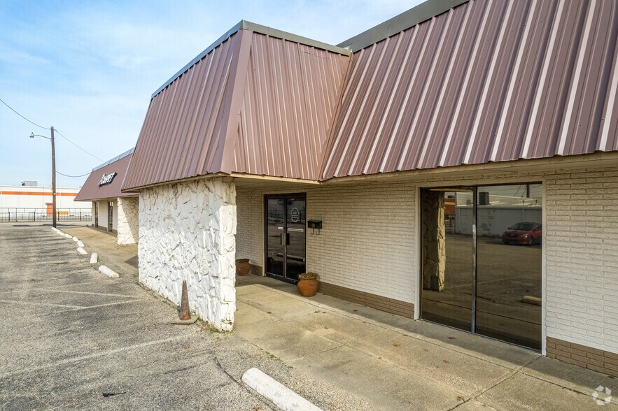 More Photos Of 3425 Kingsley Rd W, Garland Light Manufacturing For Lease
