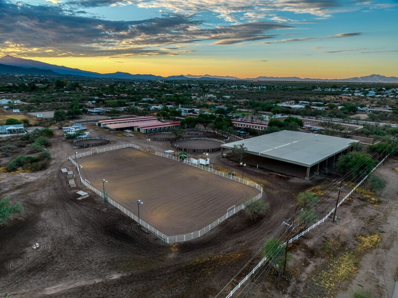 More Photos Of 9525 E Graf Ln, Tucson Horse Stables For Sale