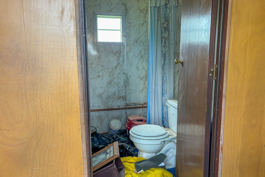 More Photos Of 5310 N Meridian Ave, Wichita Office For Sale