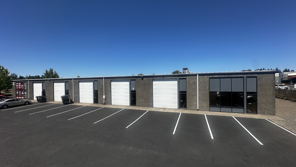 More Photos Of 2630 SE 39th Loop, Hillsboro Warehouse For Lease