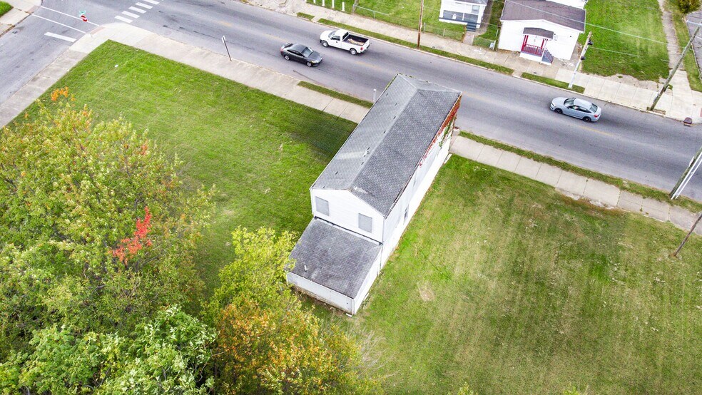 More Photos Of 1039 Dixie Hwy, Louisville Flex For Sale