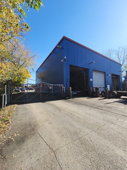 More Photos Of 16340 S Crawford Ave, Markham Warehouse For Lease