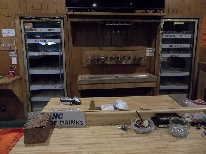 More Photos Of 3801 S Santa Fe Ave, Chanute Bar For Sale