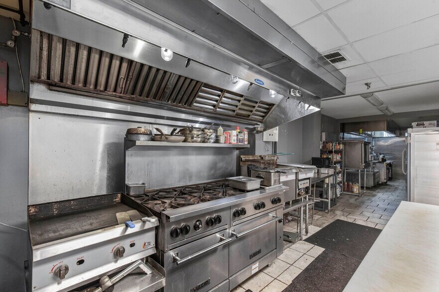 More Photos Of 110 E South St, Jackson Bar For Sale