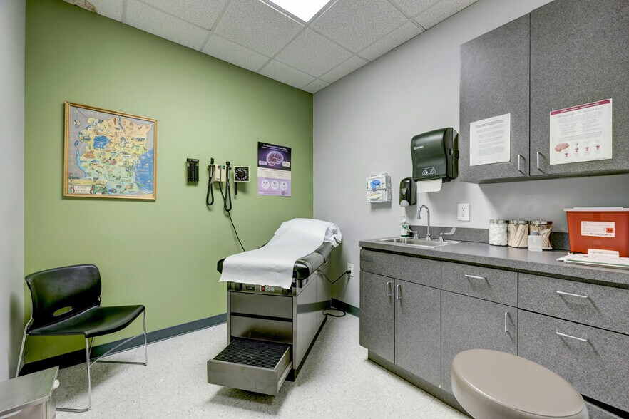 More Photos Of 910 N Highway 146, Baytown Medical For Sale