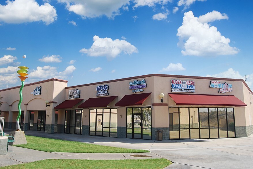 More Photos Of 2350 Miracle Mile Rd, Bullhead City Department Store For Lease