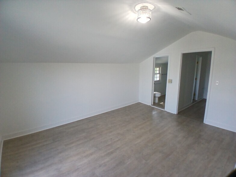 More Photos Of 119 W Main St, Youngsville Freestanding For Lease