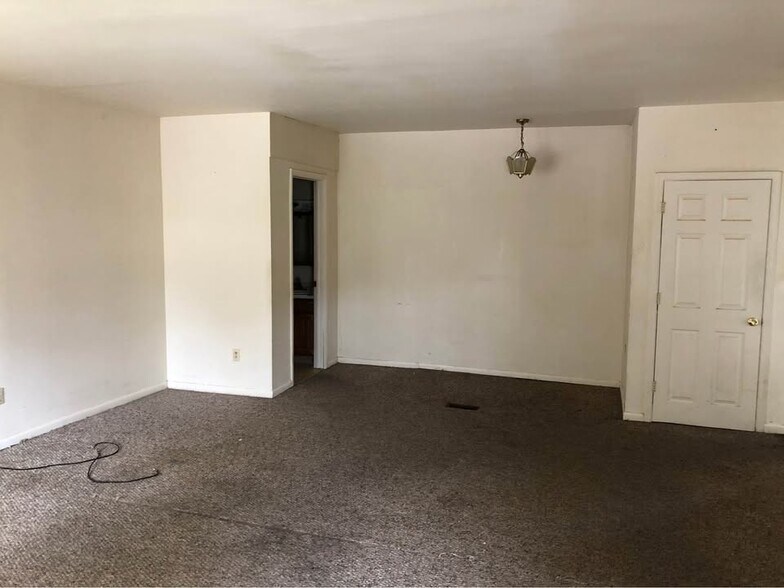 More Photos Of 480 Burnley Ln, Drexel Hill Apartments For Sale