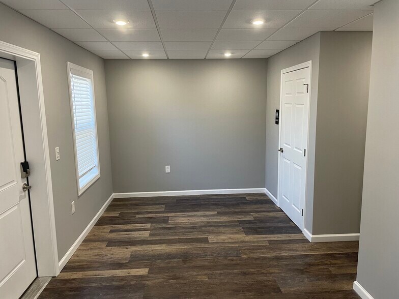 More Photos Of 615 Colonial Park Dr, Roswell Loft Creative Space For Lease