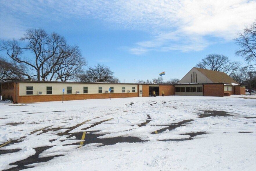 More Photos Of 1245 S Fabrique Dr, Wichita Flex For Sale