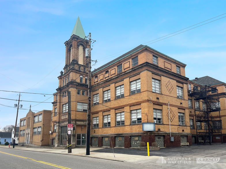 Primary Photo Of 3398 E 55th St, Cleveland Schools For Lease