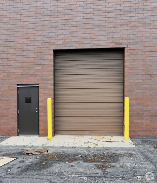More Photos Of 1001 Entry Dr, Bensenville Warehouse For Lease